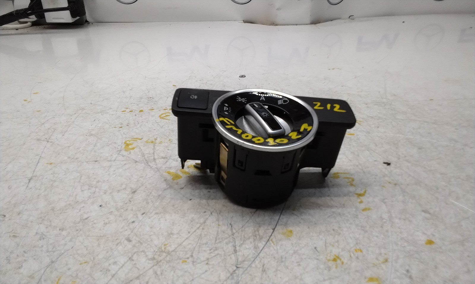 MERCEDES E-CLASS W212 HEADLIGHT CONTROL SWITCH 2012 A2129056800 FM001023