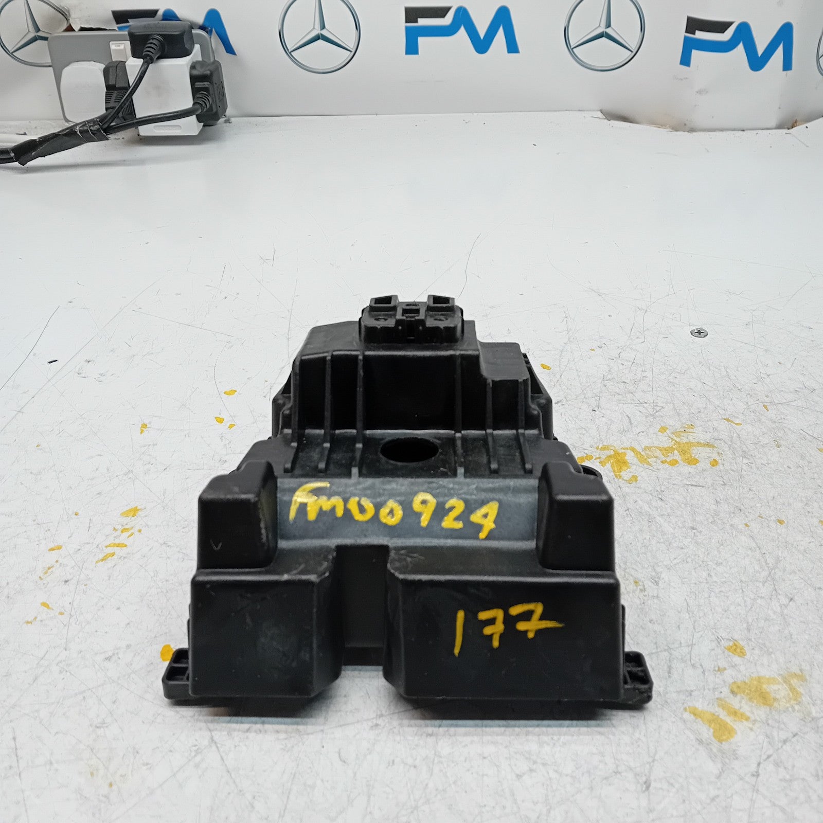 MERCEDES A CLASS W177 CENTRE CONSOLE GEAR SHIFT KNOB BRACKET A1776831400 FM00924