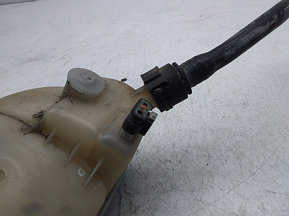 MERCEDES BENZ B-CLASS W246 COOLANT EXPANSION TANK  A2465000049 FMC125 (DAMAGED)