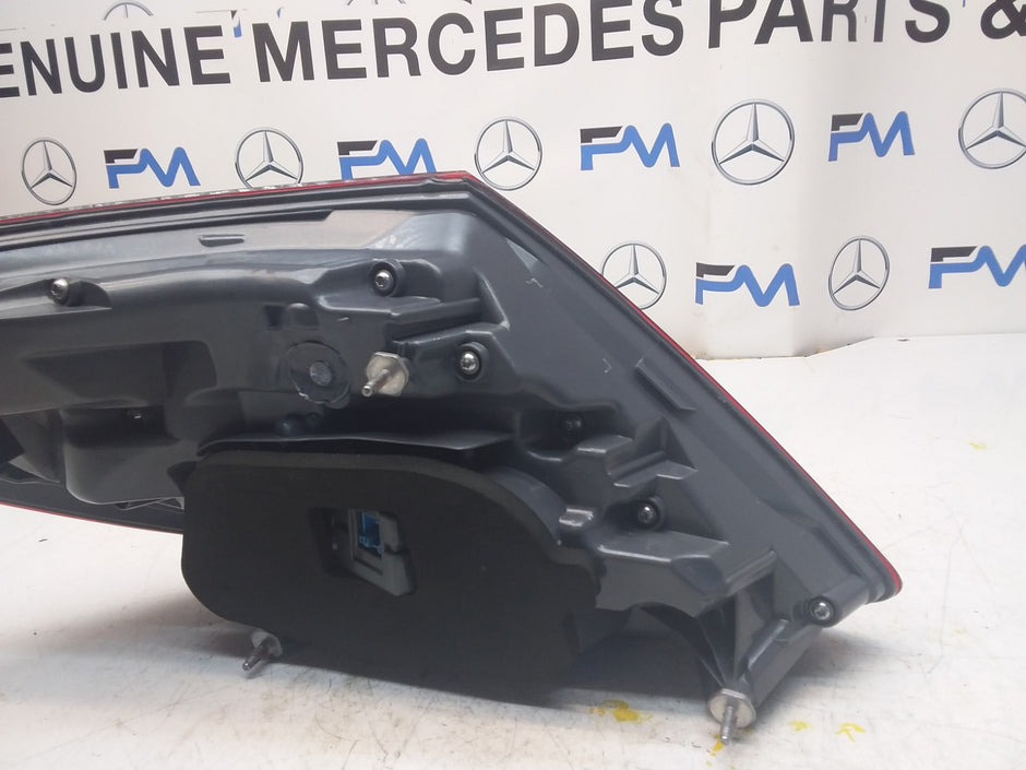 MERCEDES E-CLAZZ W213 DRIVER SIDE OS REAR TAIL LIGHT FMT95