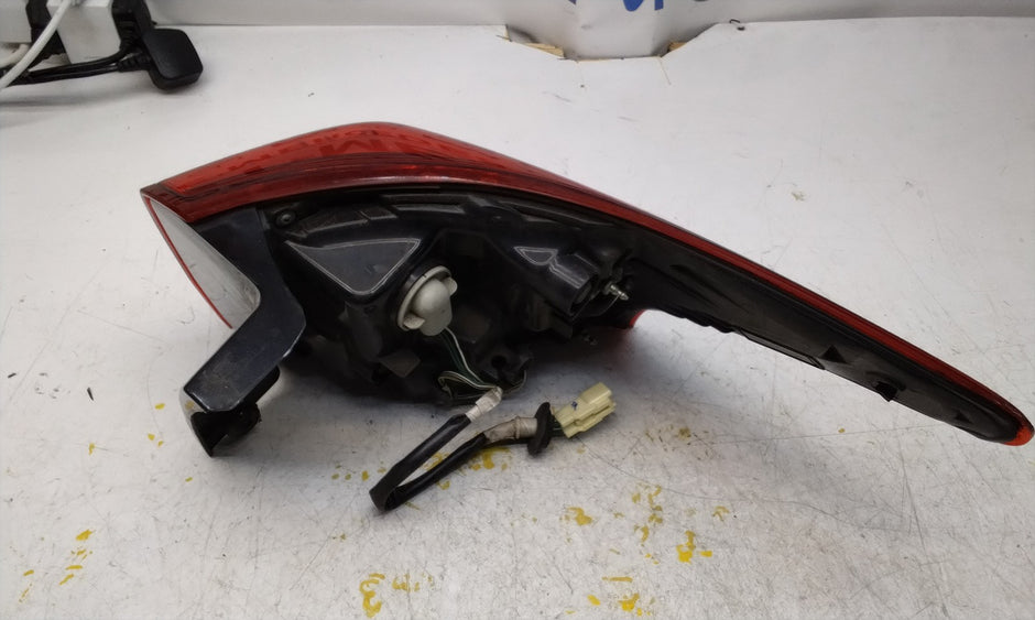 MITSUBISHI OUTLANDER PASSENGER SIDE LEFT NS REAR TAIL LIGHT FMT210 HALF LED