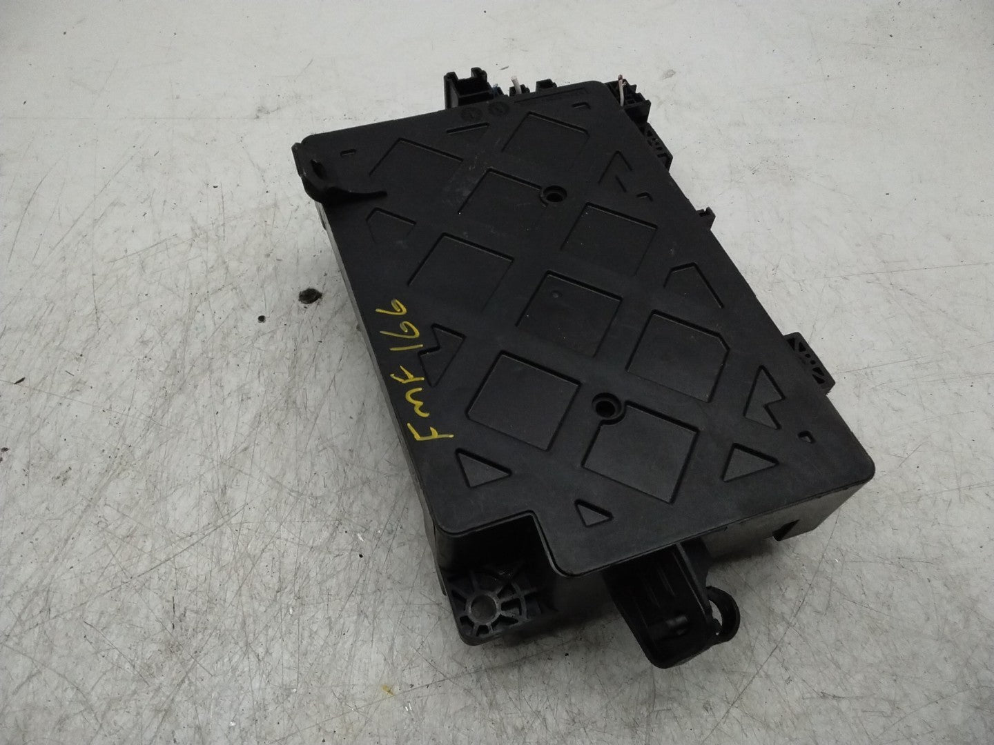 MITSUBISHI OUTLANDER FUSE RELAY  BOX  8637A869  FMF166