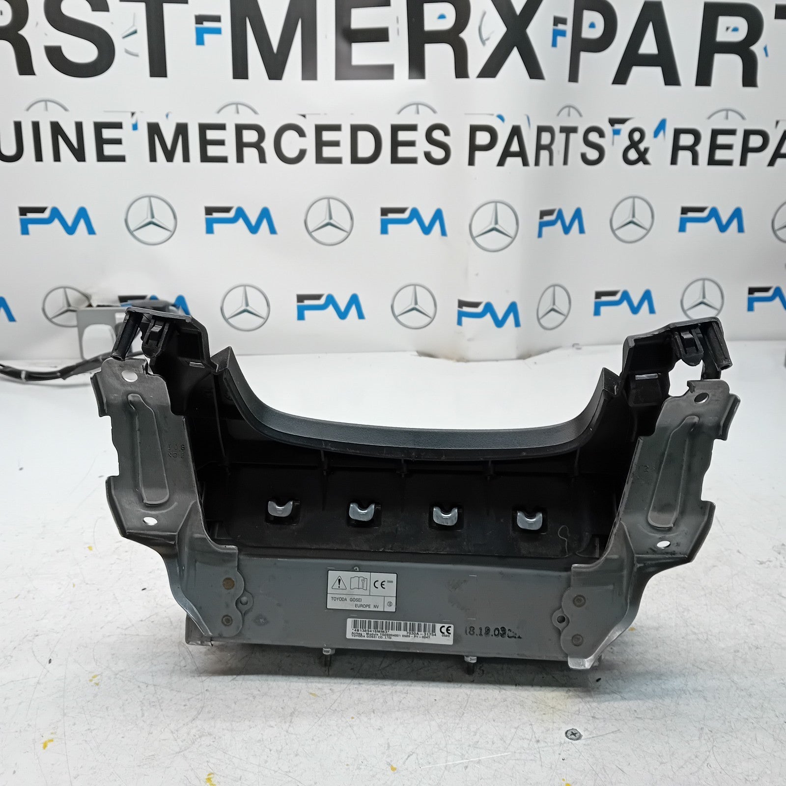 MITSUBISHI OUTLANDER MK3 KNEE AIR SRS BAG RIGHT DRIVER SIDE 7030A-31754 FM00992