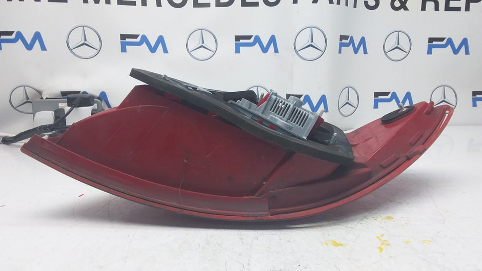 MERCEDES C-CLASS W204 PASSENGER SIDE NS REAR TAIL LIGHT A2048205464 2011 FMT106