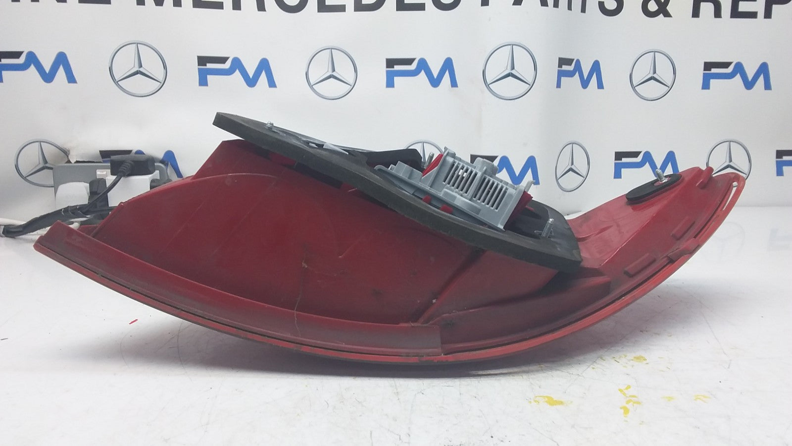 MERCEDES C-CLASS W204 PASSENGER SIDE NS REAR TAIL LIGHT A2048205464 2011 FMT106