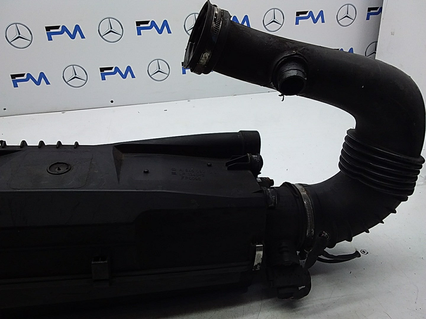 MERCEDES BENZ E-CLASS W211 2003 AIR FILTER CLEANER BOX 2.2 D A6560901001 FMA55