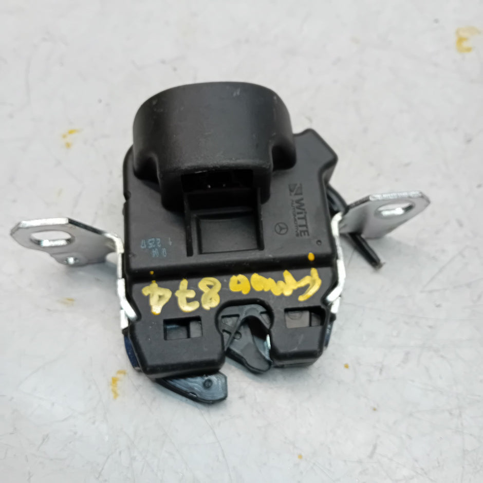 GENUINE MERCEDES BENZ C-CLASS W205 TRUNK LID LOCK LATCH FM00874