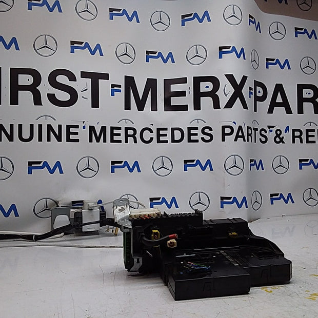 MERCEDES C-CLASS W204  FUSE  BOX RELAY A2049005003 FMF104