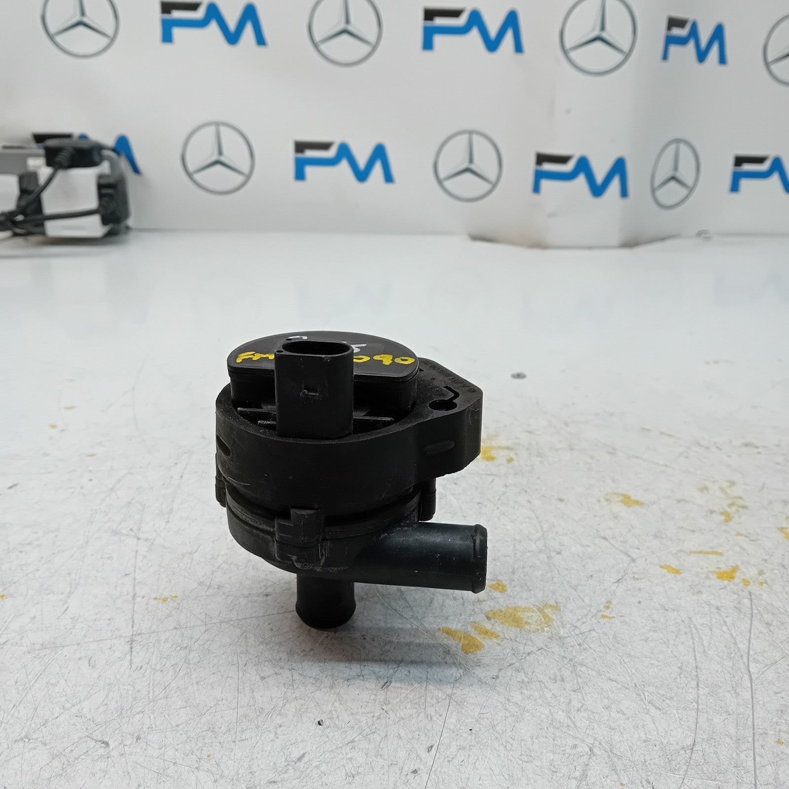 Mercedes C E-CLASS W211 ELECTRIC COOLANT WATER PUMP A2118350028 FM001090