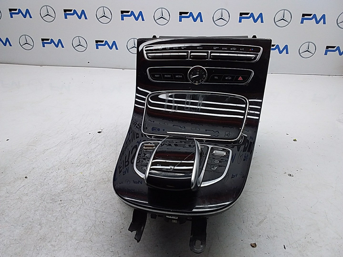 2016-2019 MERCEDES E CLASS W213 CENTRE  CONSOLE  A2138100815 FMK09 (DAMAGED)