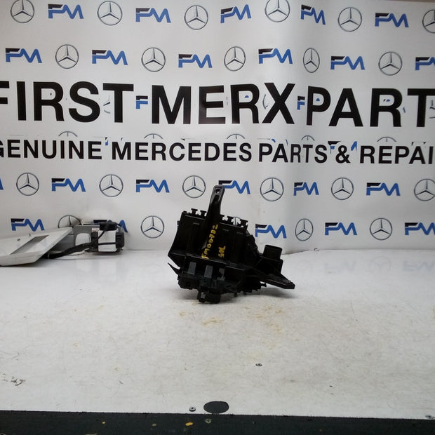 Mercedes C-CLASS W205 Fuse Relay Junction Box A2055402050 FM00792