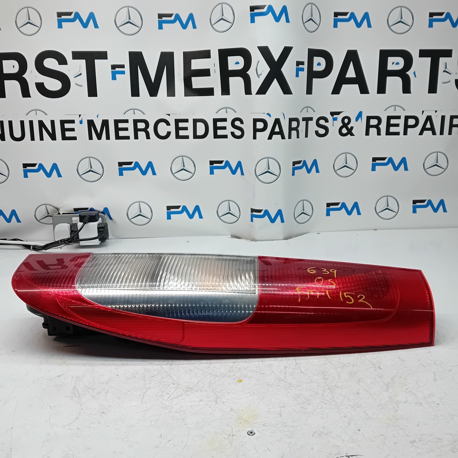 MERCEDES VITO W639 2004-14 DRIVER OS OUTER REAR TAIL LIGHT 964678-01 FMT152