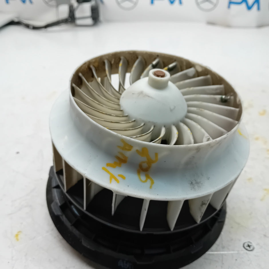 MERCEDES BENZ W205 C-CLASS INTERIOR BLOWER HEATER FAN 0130309002 FM00969