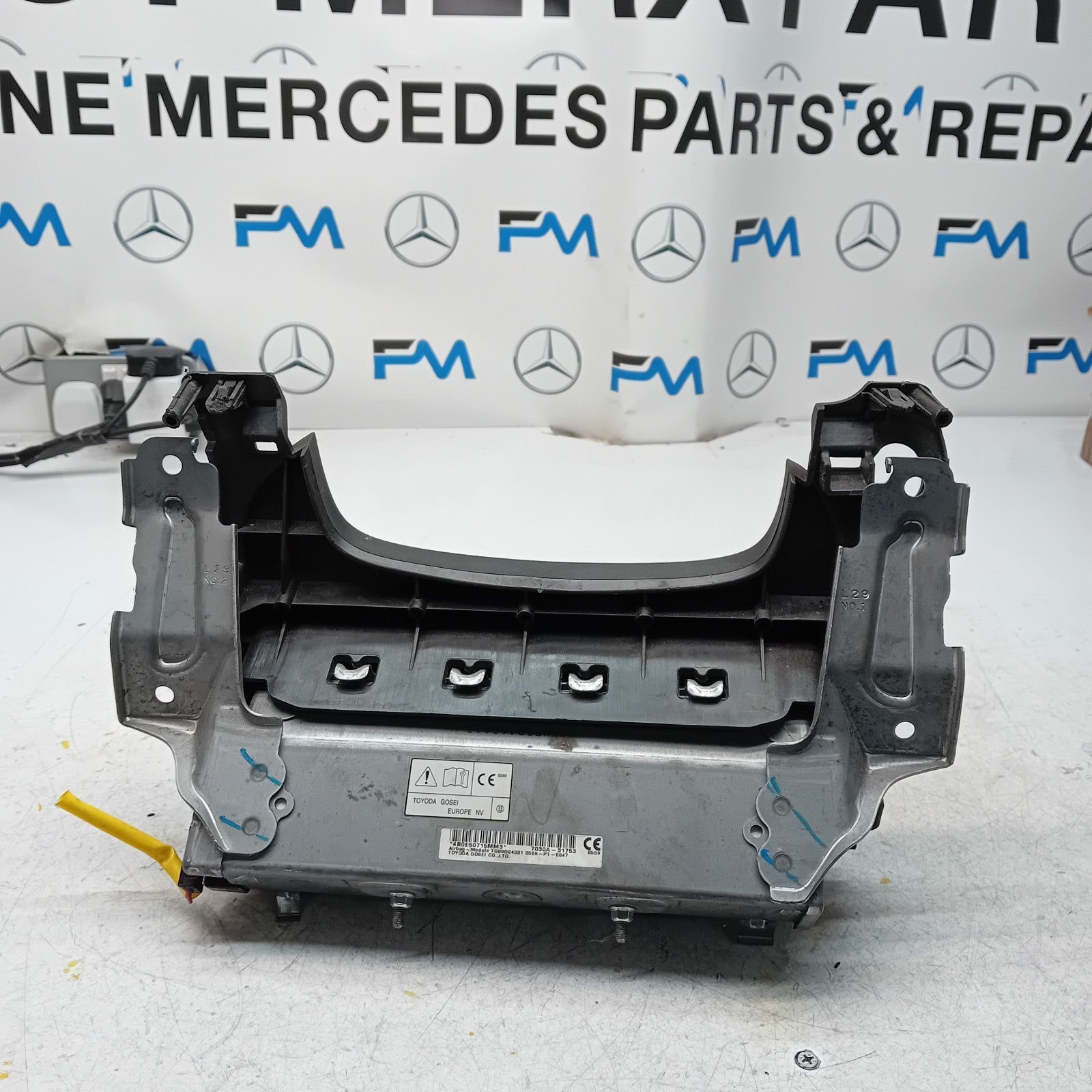 MITSUBISHI OUTLANDER MK3 KNEE AIR SRS BAG RIGHT DRIVER SIDE 7030A-31753 FM00994