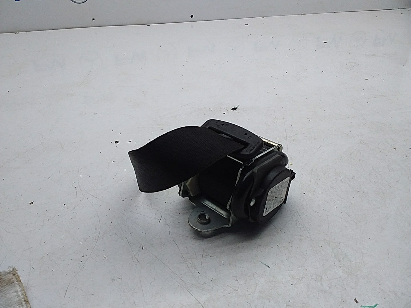 MERCEDES E-CLASS W207 SEAT BELT REAR  LEFT PASSENGER SIDE A2078502385 FMS210 NSR