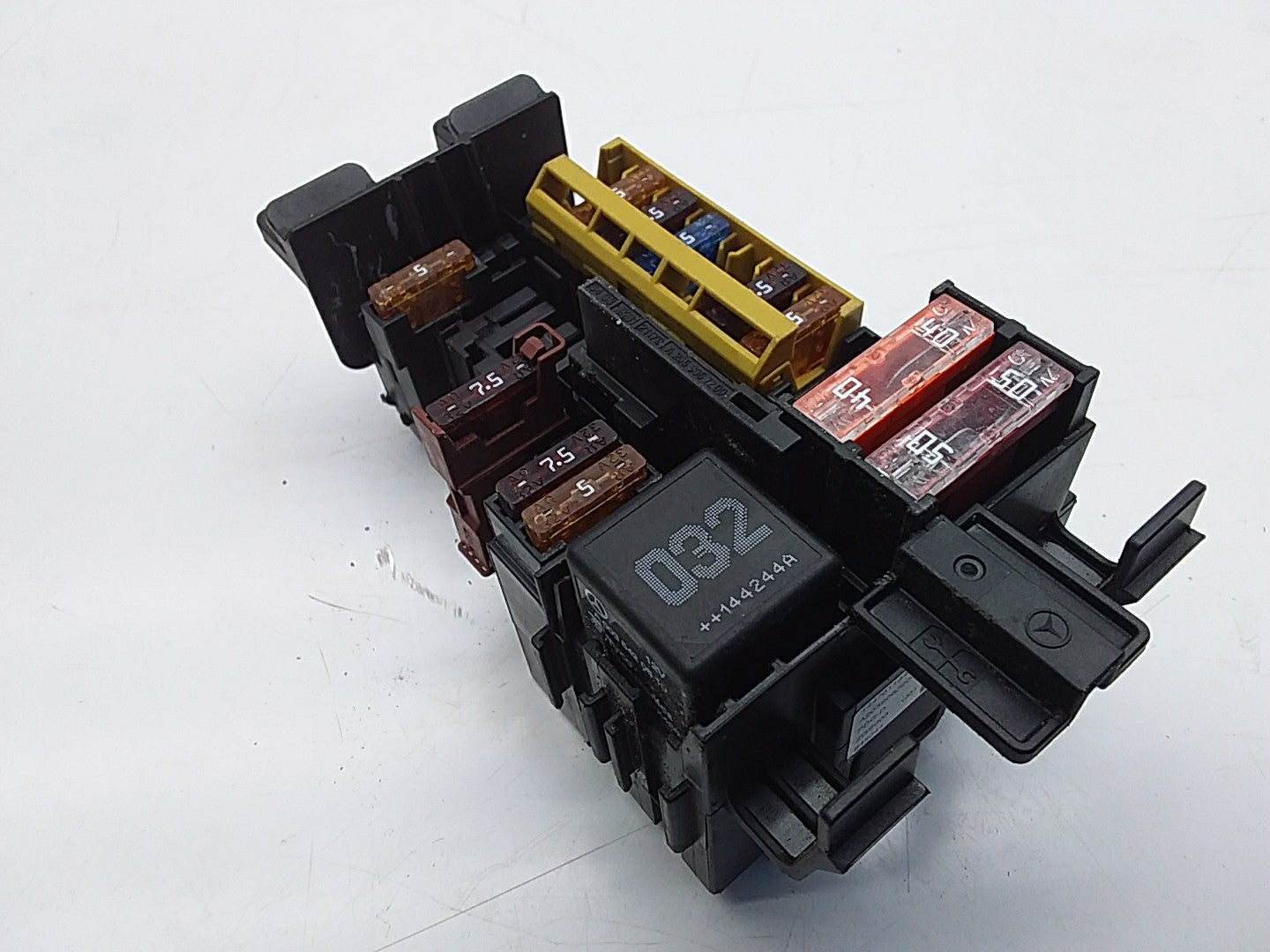 MERCEDES C CLASS FUSE RELAY BOX A2059067200 W205 2014 - 2021 FMF22