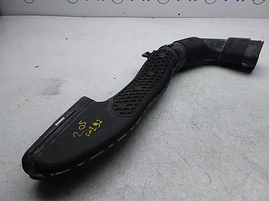 MERCEDES BENZ C-CLASS W205 AIR INTAKE TUBE A2640900400 FMI52