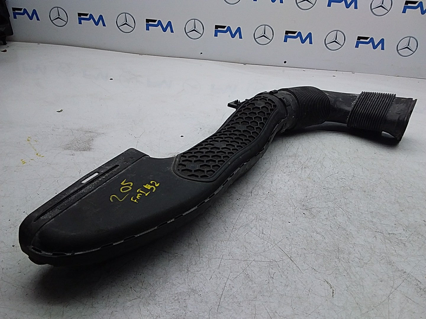 MERCEDES BENZ C-CLASS W205 AIR INTAKE TUBE A2640900400 FMI52