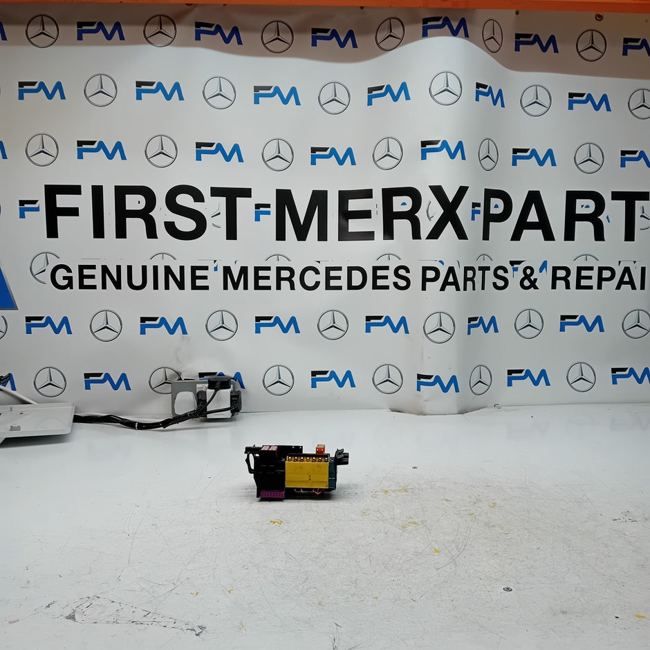 MERCEDES C-CLASS W205  FUSE BOX A2059065806 FM001129