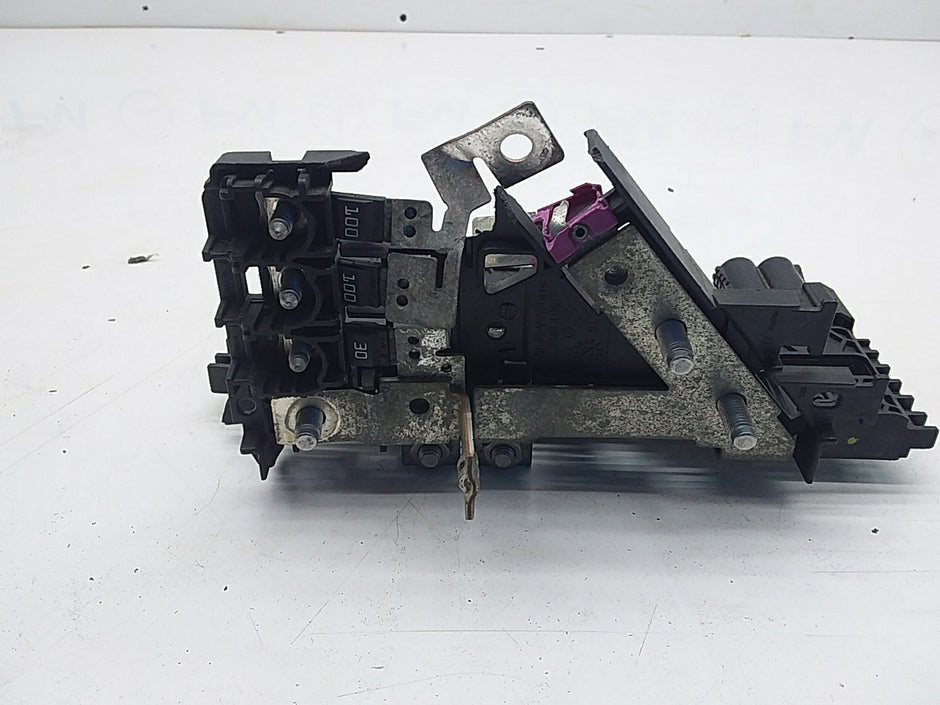 Mercedes E-CLASS W213 Fuse Relay Junction Box A2135400750 FMF10 (DAMAGED)