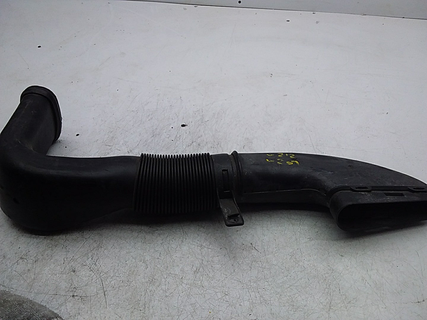 MERCEDES BENZ E-CLASS W212 AIR INTAKE TUBE A6510903437 FMI11