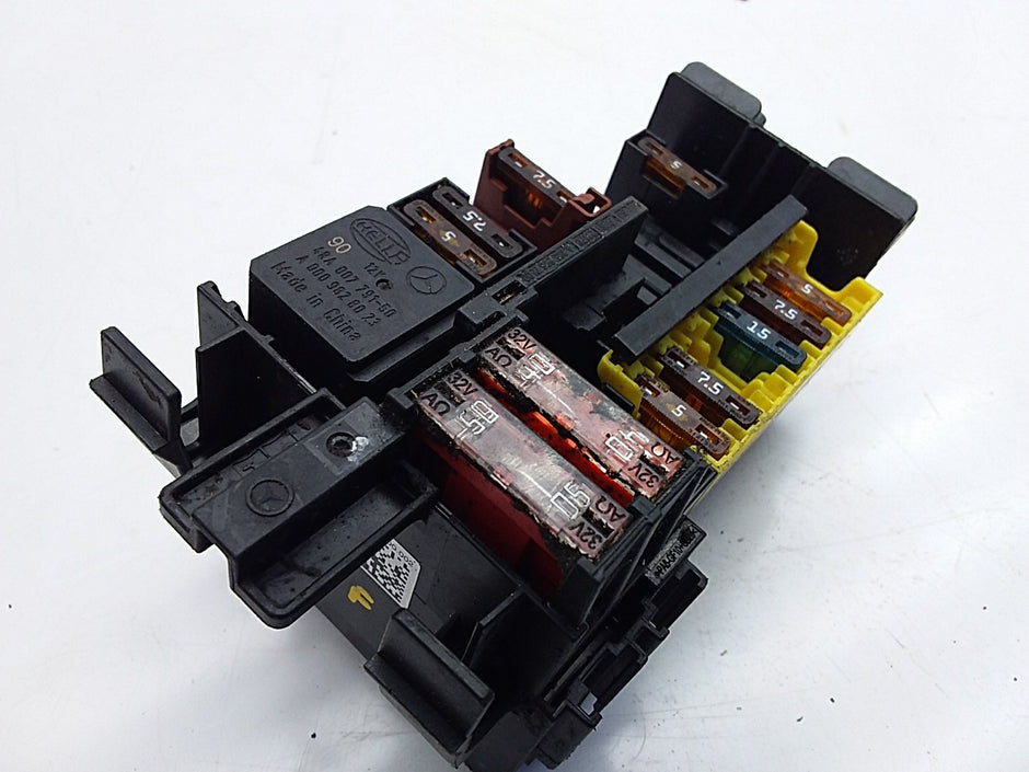 MERCEDES C CLASS FUSE RELAY BOX A2059067200 W205 2014 -2021 FMF15