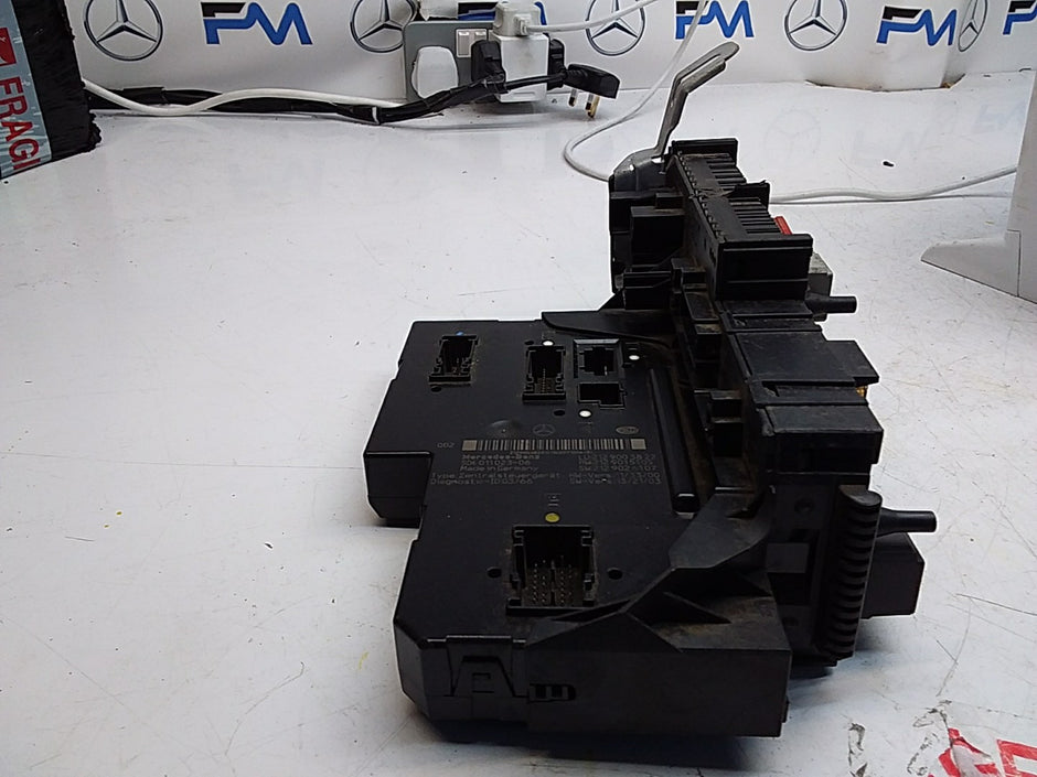 MERCEDES BENZ E-CLASS W212 FUSE BOX RELAY A2129003822 FMF108