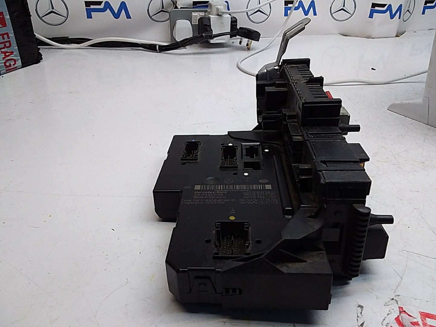 MERCEDES BENZ E-CLASS W212 FUSE BOX RELAY A2129003822 FMF108