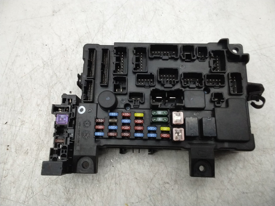 MITSUBISHI OUTLANDER FUSE RELAY  BOX  8637A869  FMF166