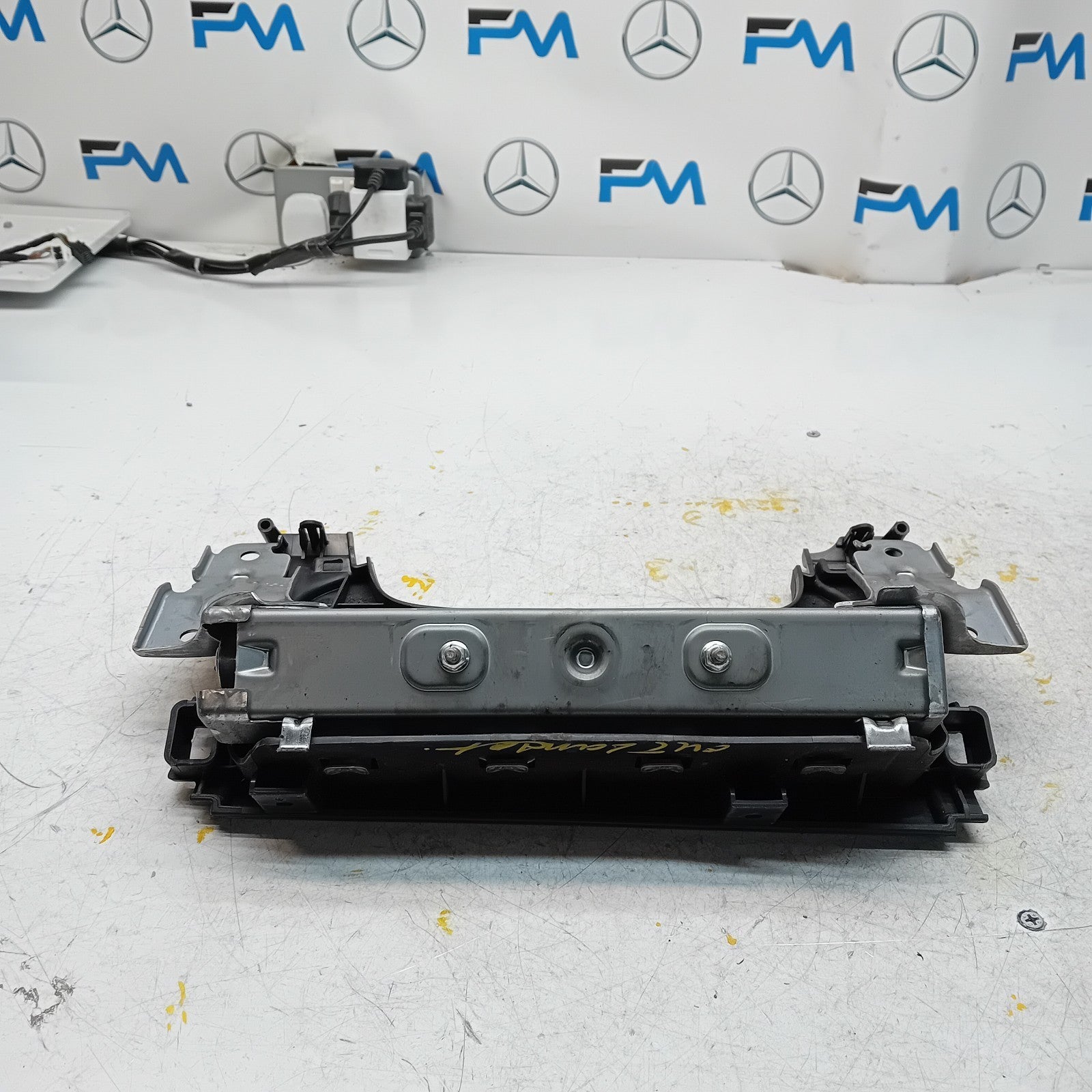 MITSUBISHI OUTLANDER MK3 KNEE AIR SRS BAG RIGHT DRIVER SIDE 7030A-31753 FM00986