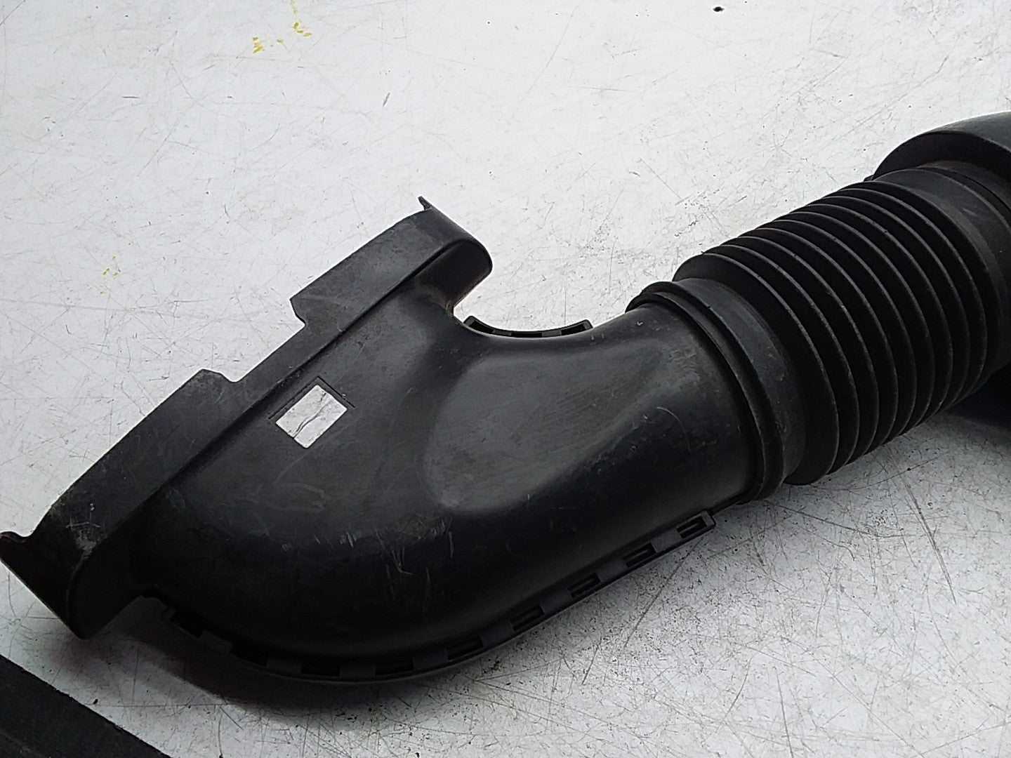 MERCEDES BENZ E-CLASS W213 AIR INTAKE TUBE A640940097 FMI25