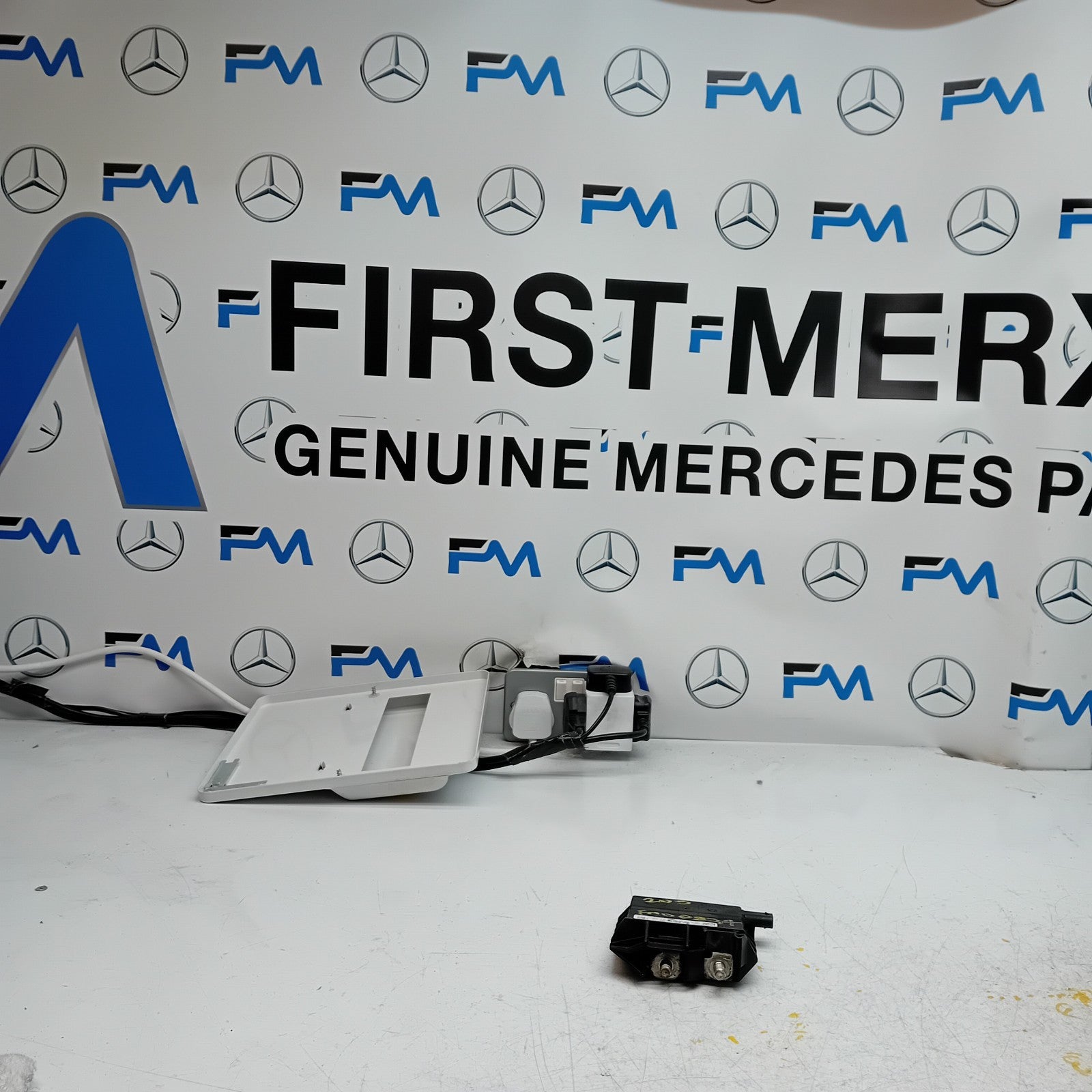 MERCEDES  C E CLASS W205 W213 NEGATIVE BATTERY CLAM TERMINAL A0009068705 FM00837