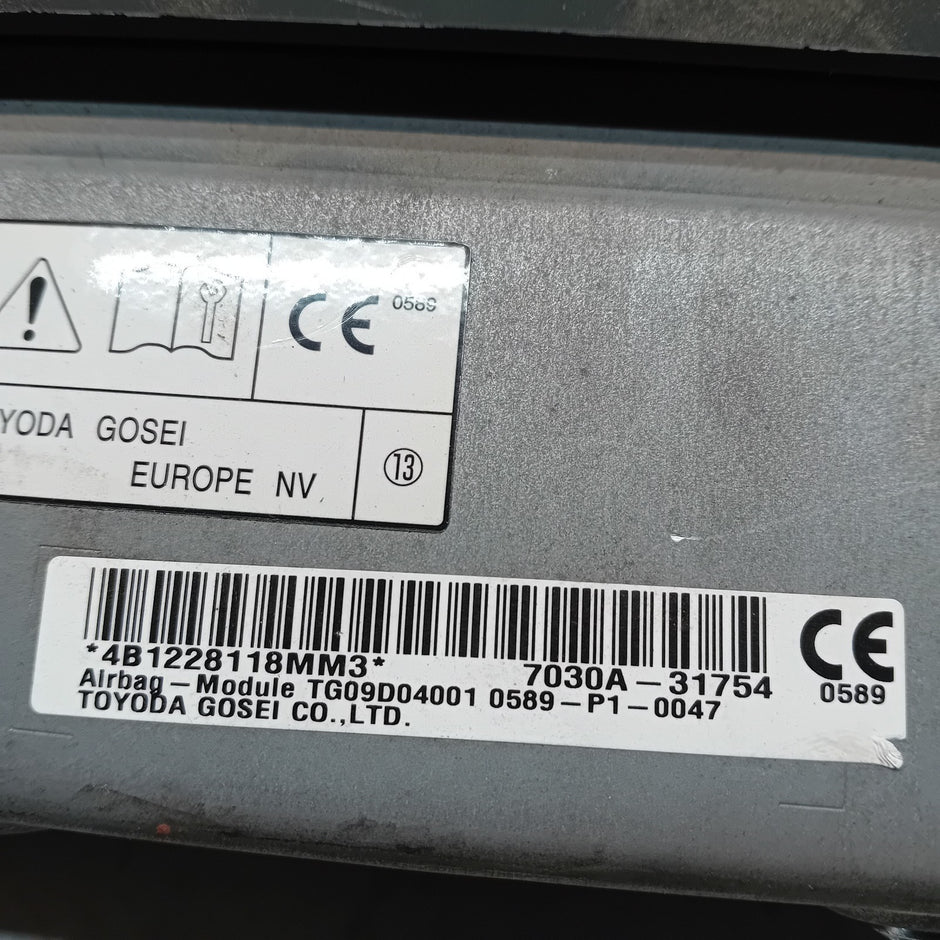 MITSUBISHI OUTLANDER MK3 KNEE AIR SRS BAG RIGHT DRIVER SIDE 7030A-31754 FM00987
