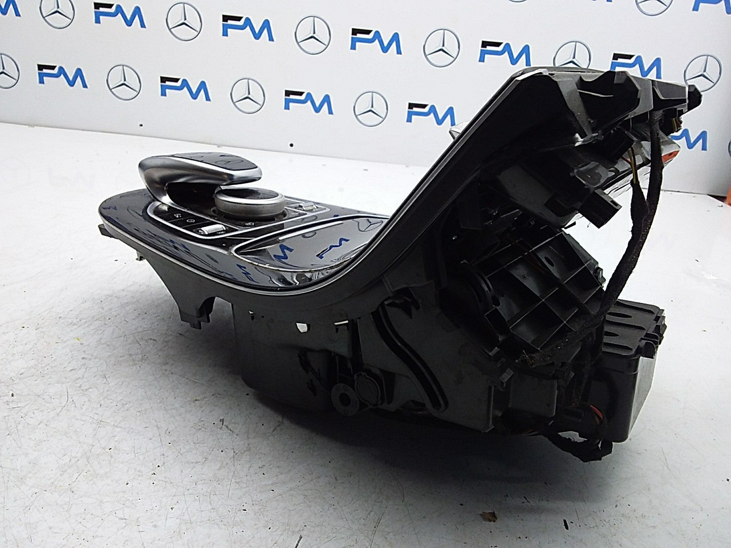 2016-2019 MERCEDES E CLASS W213 CENTRE  CONSOLE  A2138100815 FMK09 (DAMAGED)
