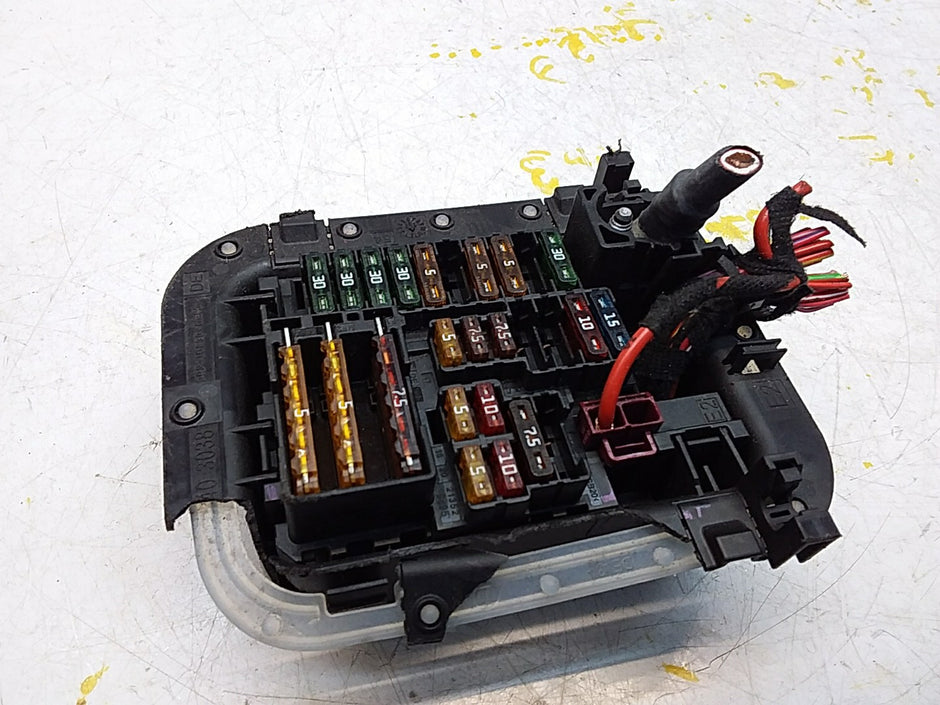 MERCEDES BENZ E-CLASS W213 FUSE  BOX 2016 ONWARDS A2135403038 FMF119(DAMAGED)