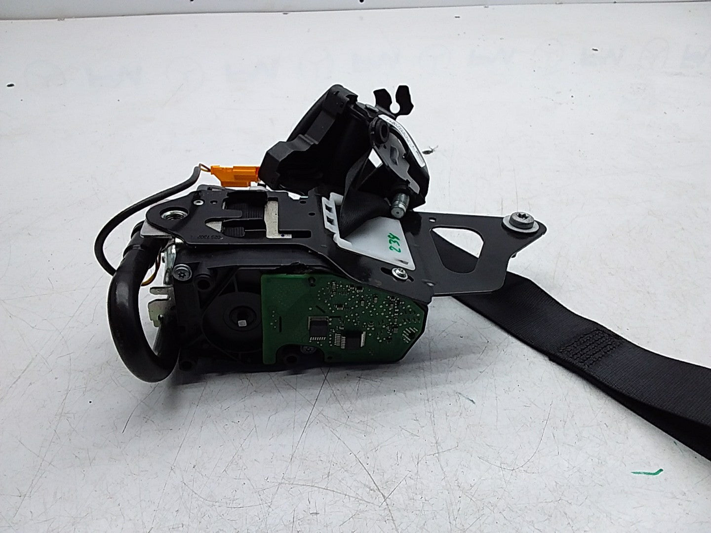 MERCEDES E-CLASS W238 SEAT BELT FRONT RIGHT DRIVER SIDE A2388602900 FMS251 OSF