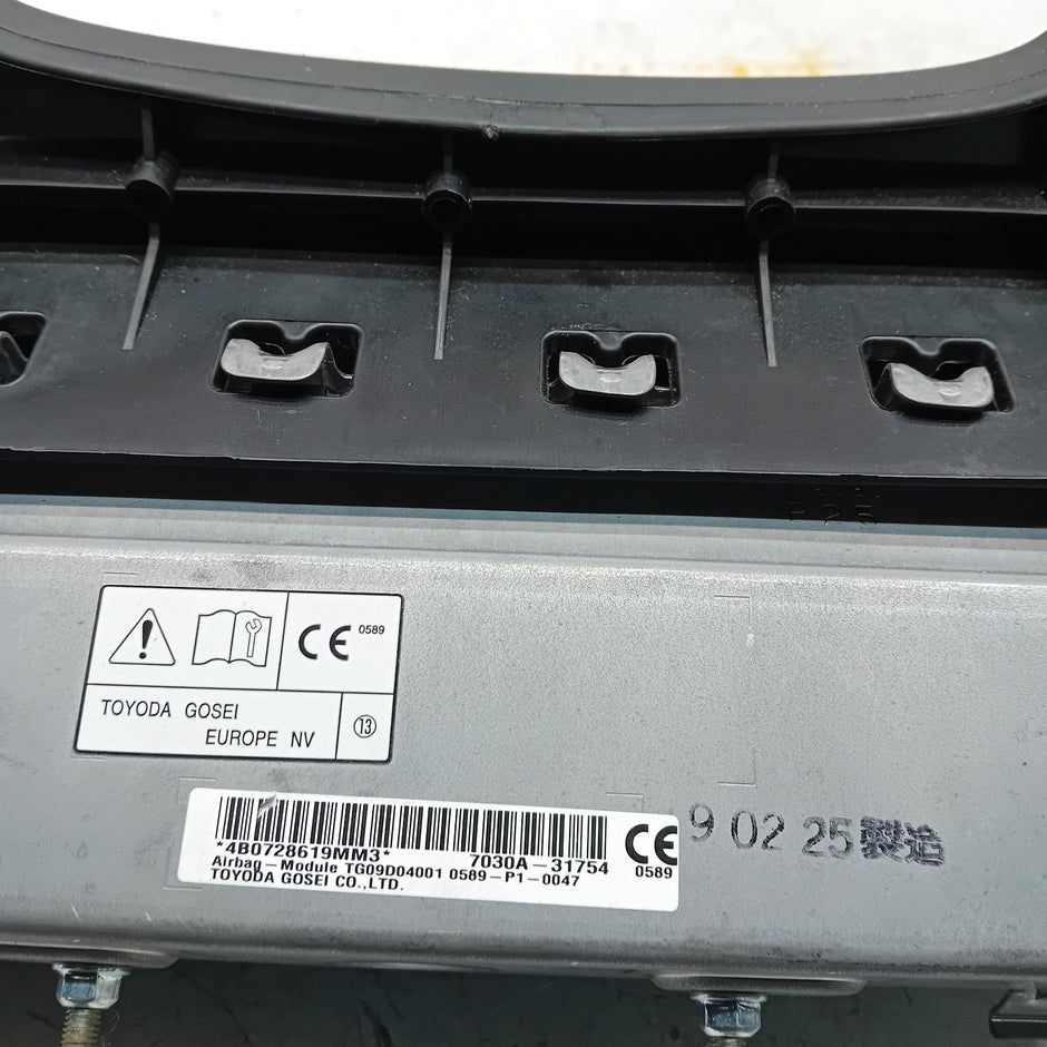 MITSUBISHI OUTLANDER MK3 KNEE AIR SRS BAG RIGHT DRIVER SIDE 7030A-31754 FM00990