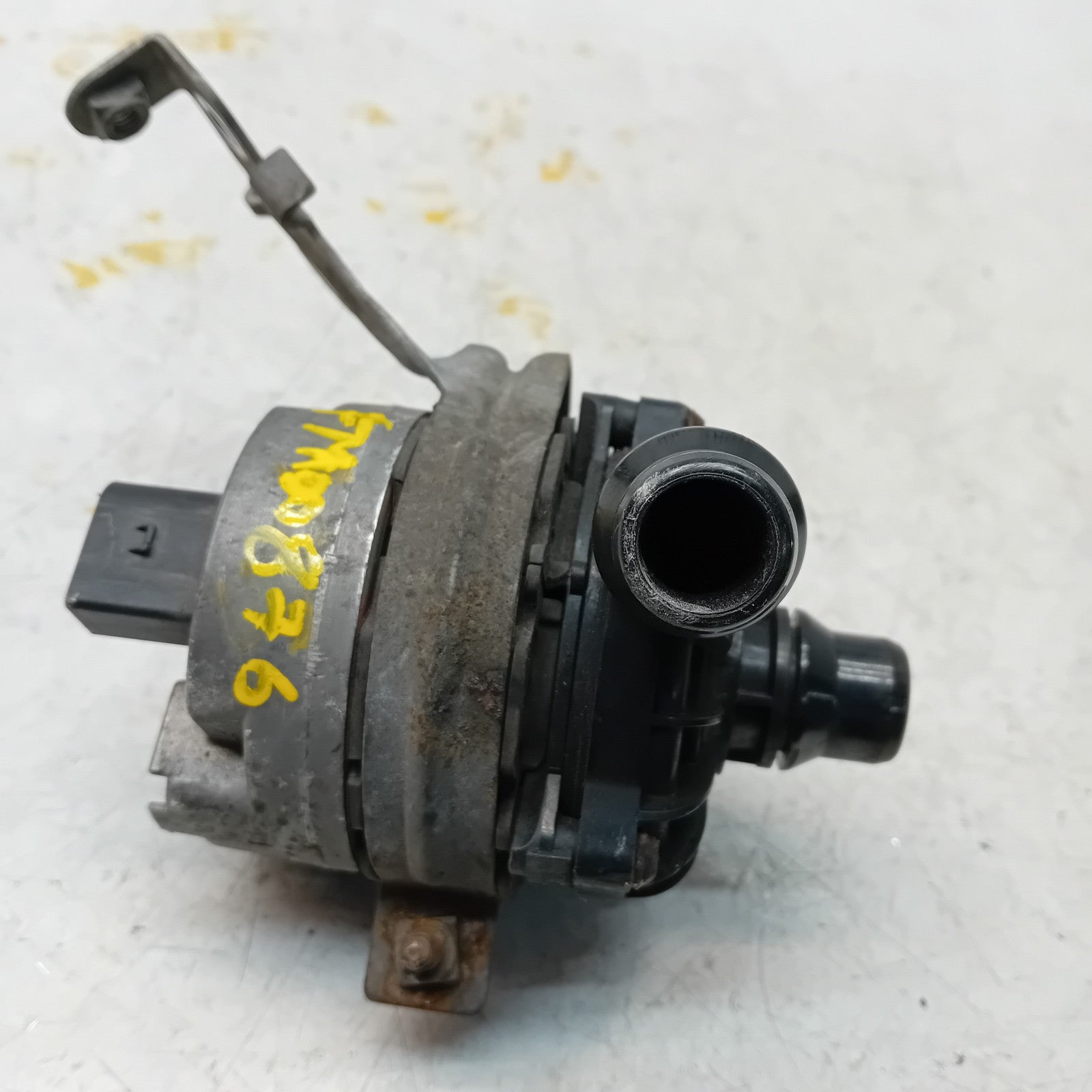 Mercedes C-CLASS W205 ELECTRIC COOLANT WATER PUMP A2055013001 FM00876