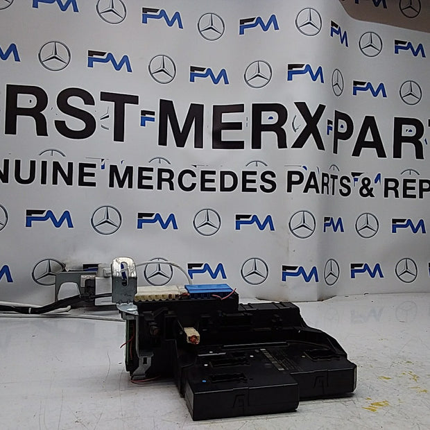 Mercedes E-CLASS W212 FUSE BOX RELAY  A2129003922 FMF109
