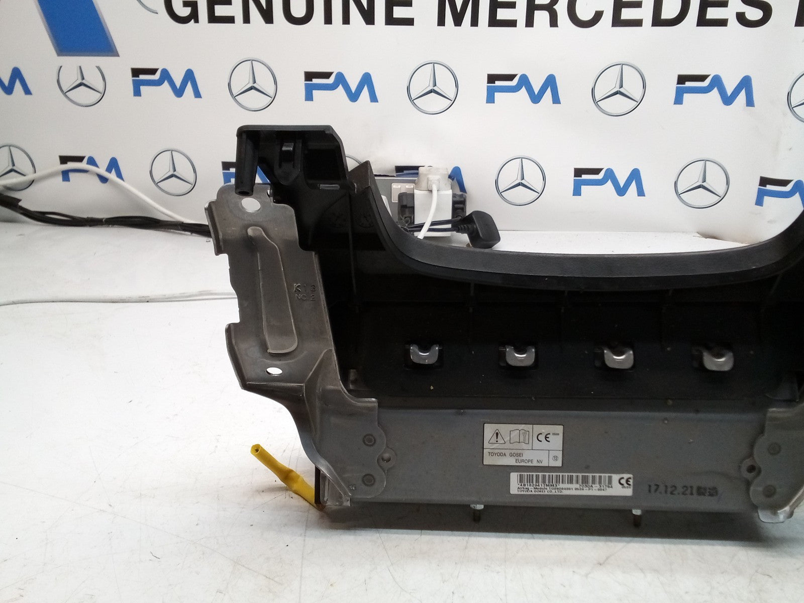 MITSUBISHI OUTLANDER MK3 KNEE AIR SRS BAG RIGHT DRIVER SIDE 7030A-31754 FM00762