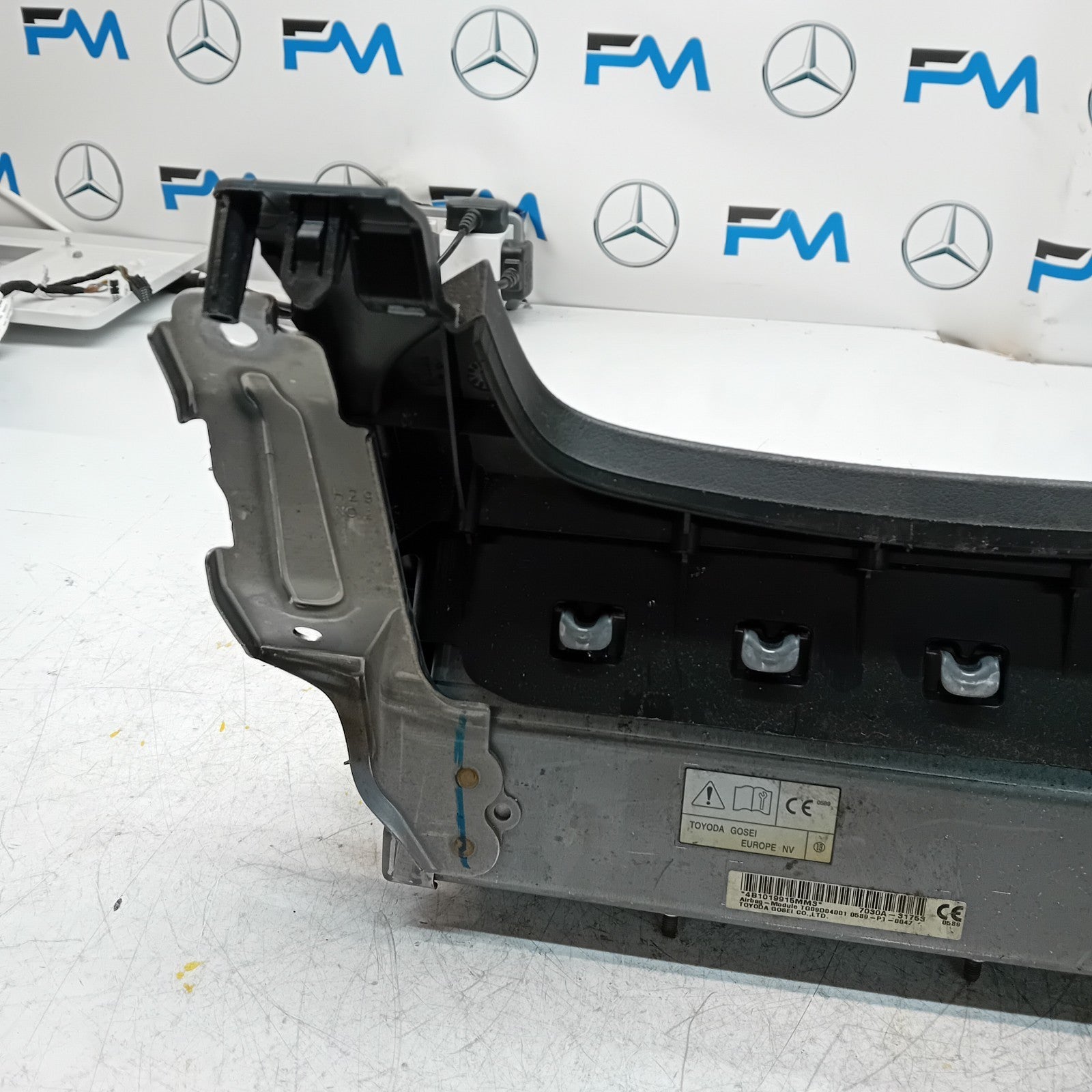 MITSUBISHI OUTLANDER MK3 KNEE AIR SRS BAG RIGHT DRIVER SIDE 7030A-31753 FM00993