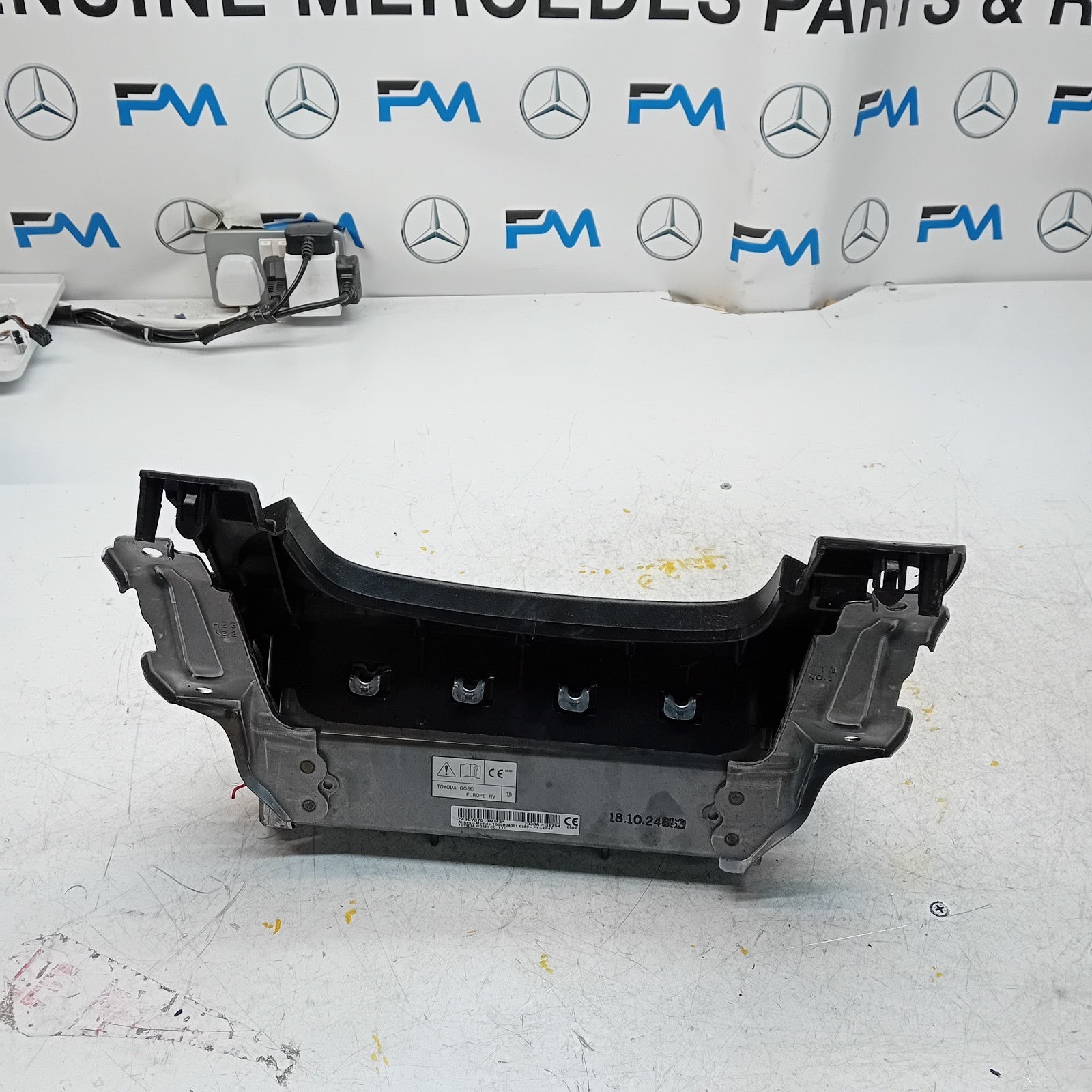 MITSUBISHI OUTLANDER MK3 KNEE AIR SRS BAG RIGHT DRIVER SIDE 7030A-31754 FM00988