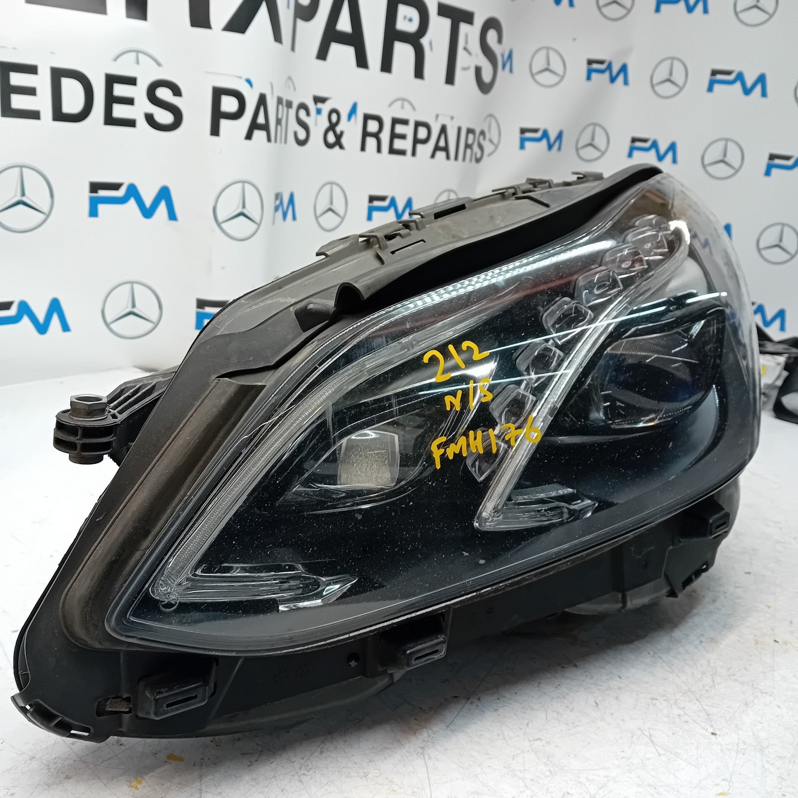MERCEDES E-CLASS W212 HEADLIGHT PASSENGER NS LEFT A2129062903 2015 FMH176