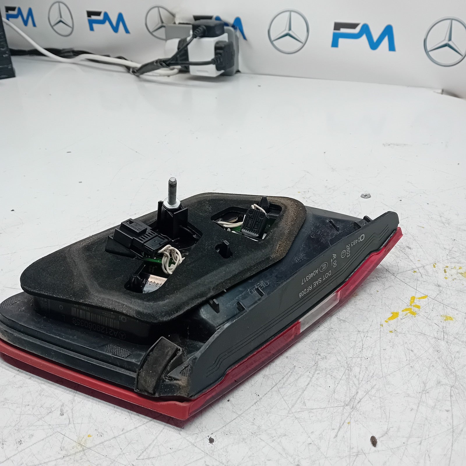 MERCEDES E-CLASS W212 DRIVER SIDE OS REAR TAIL LIGHT A2129060358 2012 FMT125