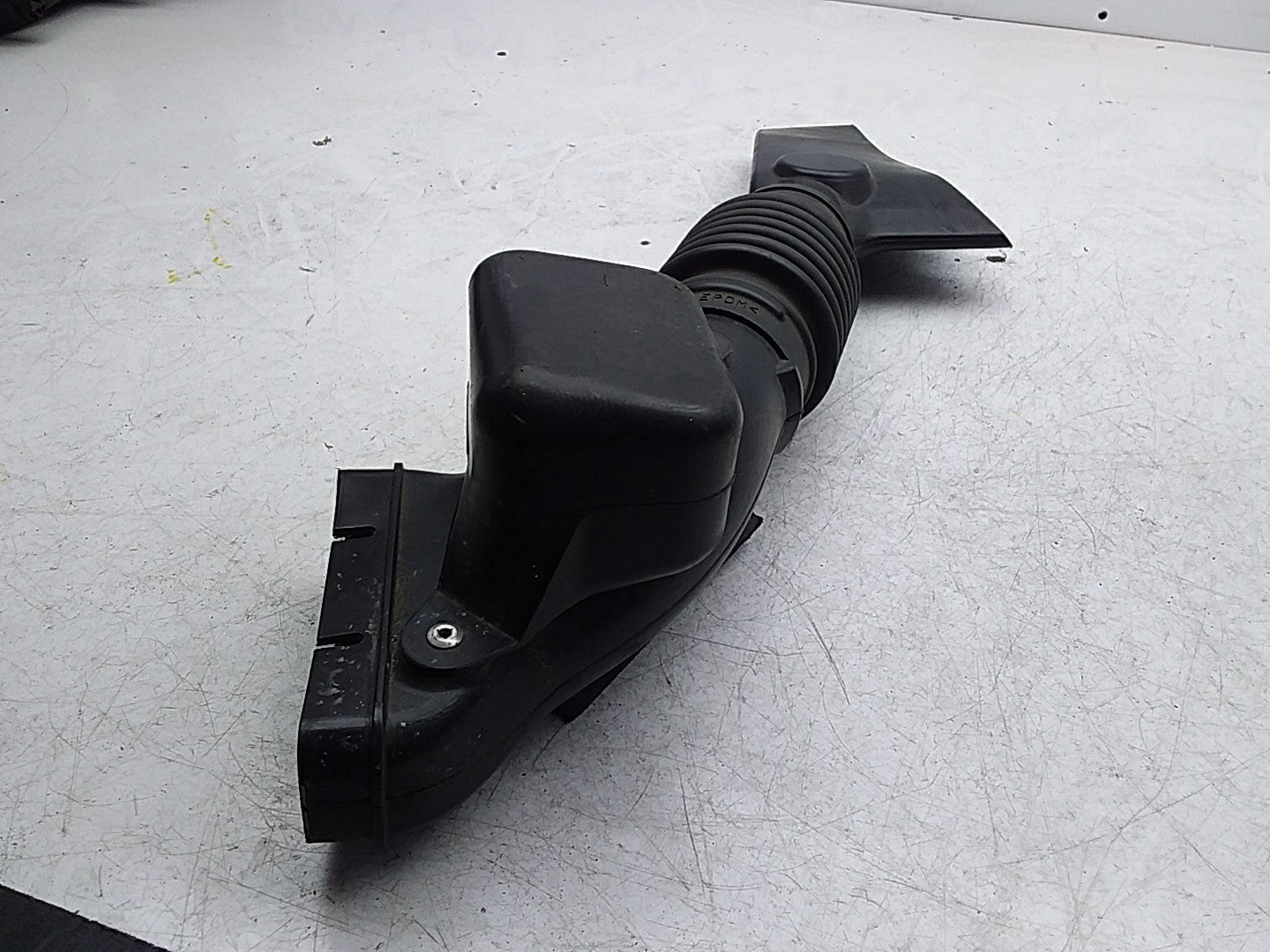 OUTLANDER AIR INTAKE TUBE 2.4 PETROL FMI37 1505A661