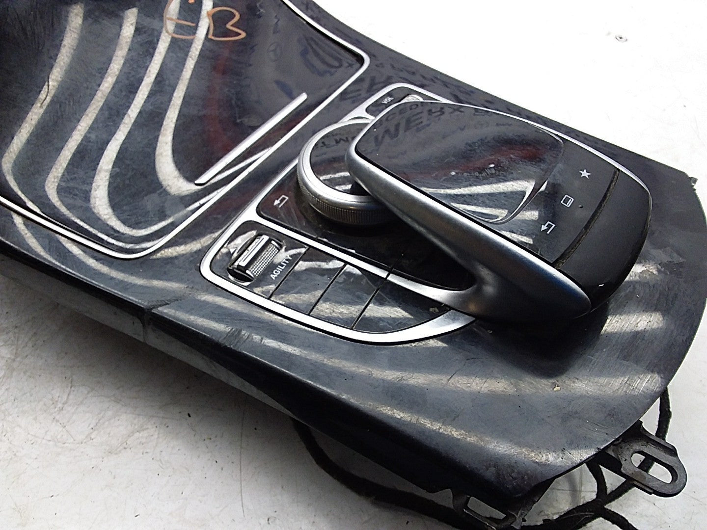 2016-2019 MERCEDES E CLASS W213 CENTRE  CONSOLE  A2054402032 FMK26 (DAMAGED)