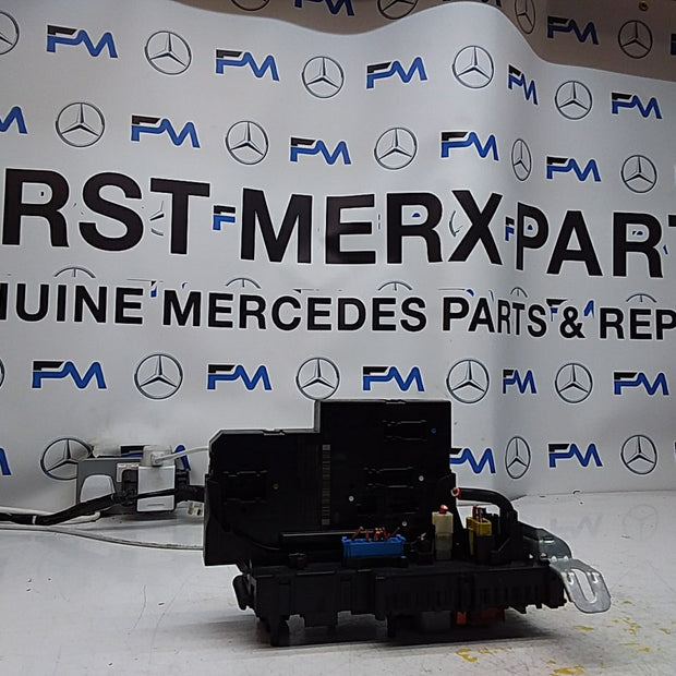Mercedes C-CLASS W204 Fuse  Box RELAY A2049060205  FMF100
