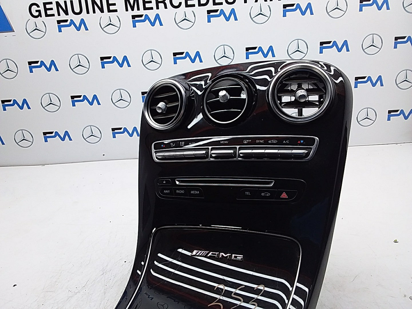 2016-2019 MERCEDES E CLASS W213 CENTRE  CONSOLE  A2055402224 FMK25 (DAMAGED)