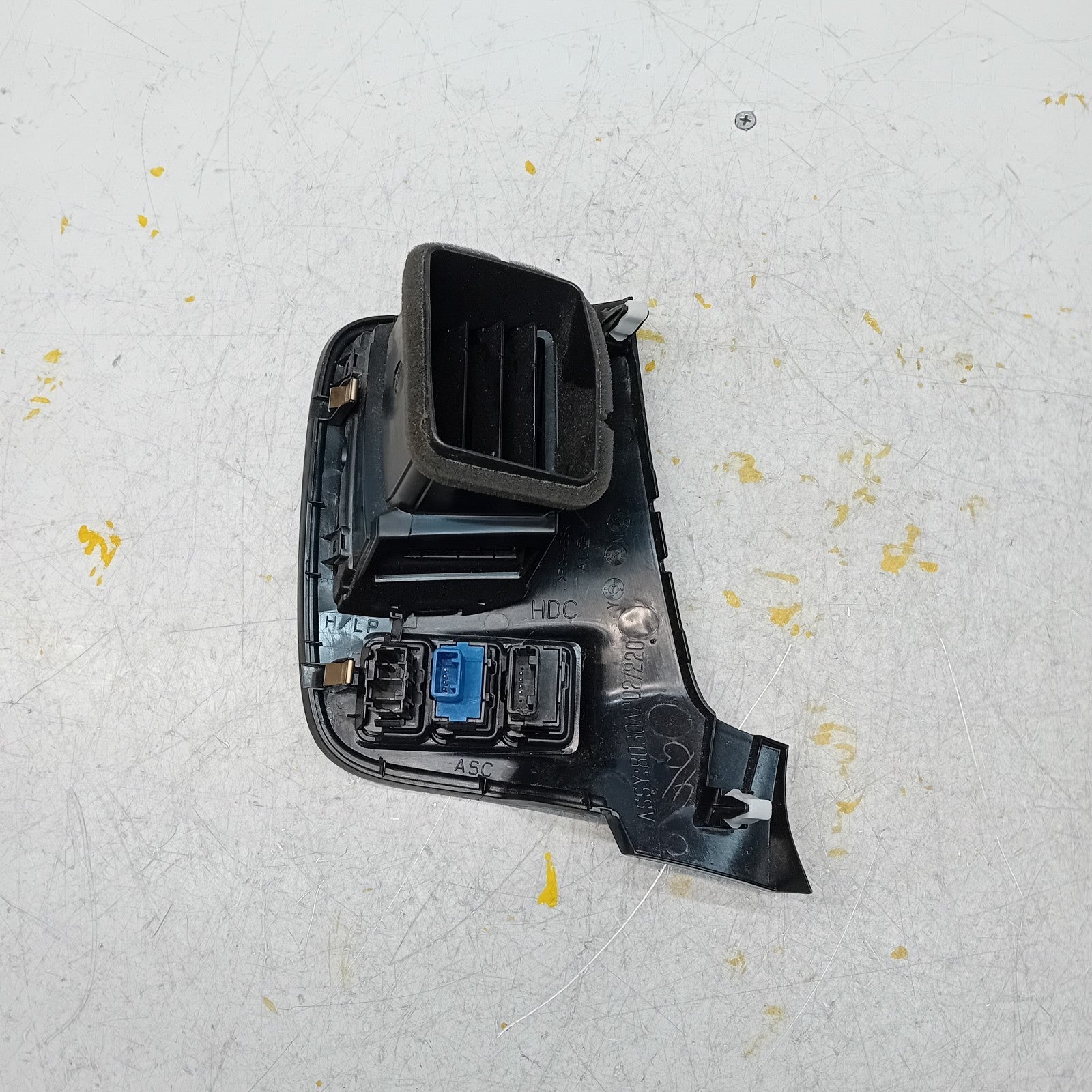 MITSUBISHI OUTLANDER MK3 DASHBOARD AIR VENT & SWITCHES 8030A202/220 FM001072