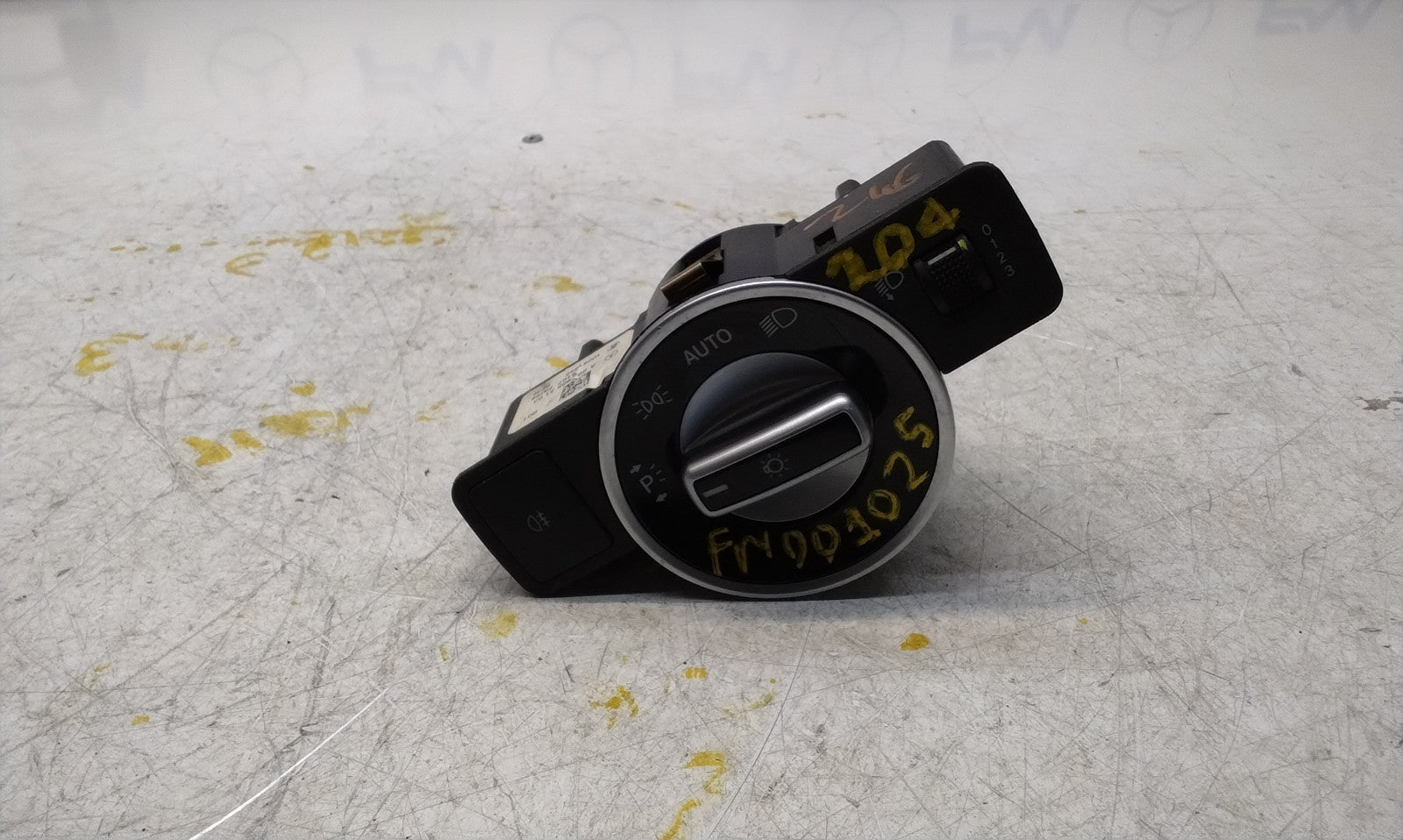 MERCEDES C-CLASS W204 HEADLIGHT CONTROL SWITCH 2014 A2049053103 FM001025
